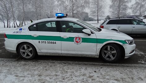 Trileris Alytuje: policija su &scaron;ūviais gaudė vogtą automobilį ir &bdquo;&scaron;ukerius&ldquo;