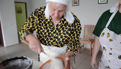 dzukiska-babka-arba-grikiu-pyragas