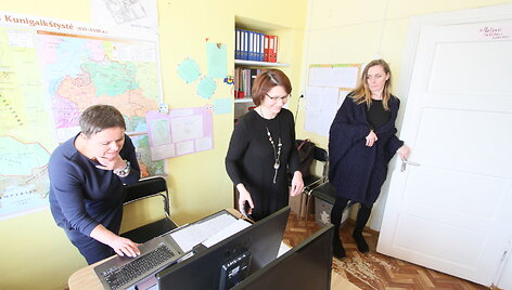 Plan&scaron;etinis kompiuteris mokinio rankose &ndash; prakeiksmas ar i&scaron;ganymas