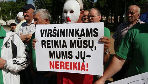 &Scaron;iaulių &bdquo;Busturo&ldquo; darbuotojai mitinge reikalavo keisti bendrovės vadovybę