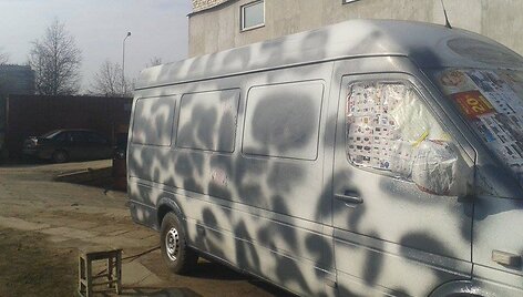Kauniečiai Ukrainos kariams nuve&scaron; mikroautobusą