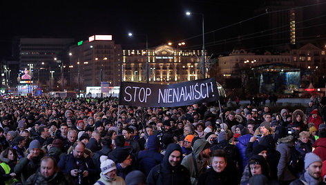 Minios Lenkijoje gedi nužudyto Gdansko mero