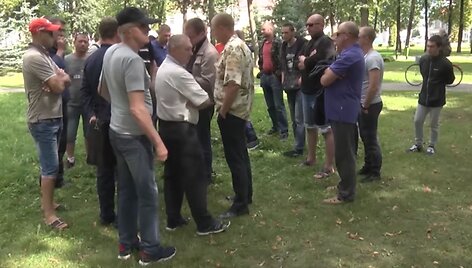 Protestuojantys elektrinės darbininkai