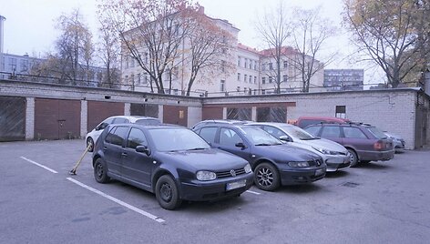 Vilniaus &scaron;ilumos tinklų parduodami pastatai Smolensko gatvėje