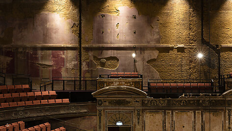 Po 30 metų atgimę teatro rūmai