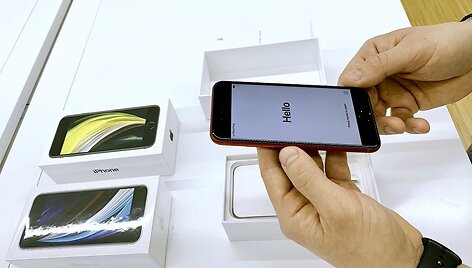 Naujausio &bdquo;iPhone SE&ldquo; ekranas &ndash; &scaron;iems laikams neįprastai mažas, bet kai kuriems žmonėms būtent tokio nedidelio telefono ir reikia