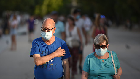 Klausimų dėl kaukių reikalingumo ir efektyvumo kyla toli gražu ne kiekvienam