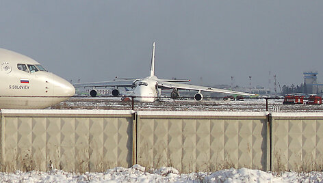 Avariniu būdu nusileidusio lėktuvo AN-124-100 &bdquo;Ruslan&ldquo; i&scaron;traukimo operacija