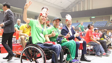 Japonijoje stovyklaujantys neįgalieji Lietuvos sportininkai apsilankė Japonijos krep&scaron;inio lygos mače.