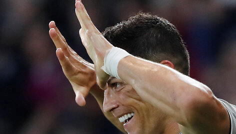 Cristiano Ronaldo pirmą kartą pasirodė aik&scaron;tėje po skandalo