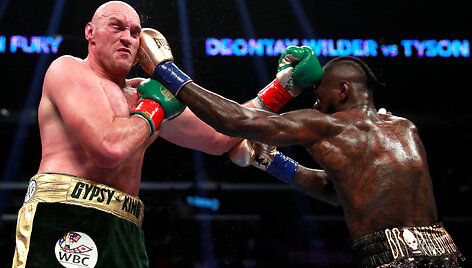 Tysonas Fury ir Deontay Wilderis kovojo ringe &ndash;  mačas baigėsi lygosiomis.