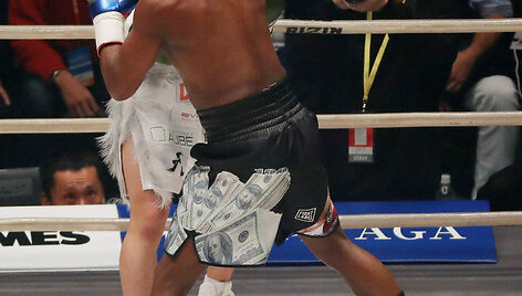 Floydas Mayweatheris įveikė Tenshiną Nasukawą Tokijuje jau pirmajame raunde.