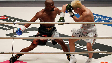 Floydas Mayweatheris įveikė Tenshiną Nasukawą Tokijuje jau pirmajame raunde.