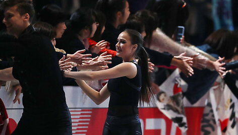 Alina Zagitova per parodomąją programą Tokijuje.