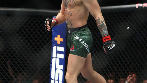 Conoras McGregoras įveikė Donaldą Cerrone'ą per UFC kovą Las Vegase.