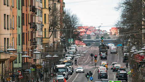 Švedija laikosi kitokios kovos su koronavirusu taktikos. Stokholme verda kone įprastas gyvenimas.