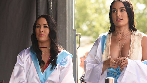 Nikki Brella ir Brie Bella.