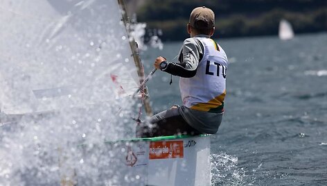 &bdquo;Optimist&ldquo; jachtų klasės pasaulio čempionate sėkmingai pasirodė Lietuvos atstovas Erikas Scheidtas, olimpinės vicečempionės Gintarės Scheidt sūnus.