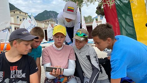 &bdquo;Optimist&ldquo; jachtų klasės pasaulio čempionate sėkmingai pasirodė Lietuvos atstovas Erikas Scheidtas, olimpinės vicečempionės Gintarės Scheidt sūnus.