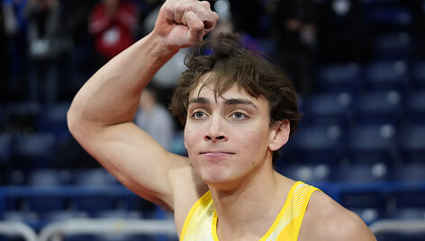 Armandas Duplantis įevikė 6,20 m auk&scaron;tį.