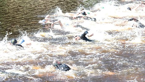 Plaukimo atvirame vandenyje mėgėjai netrukus pradės sezoną.