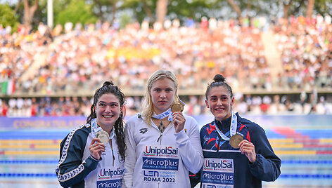 Rūta Meilutytė - Europos čempionė! Imogen Clark (de&scaron;inėje) ir Benedetta Pilato (kairėje).