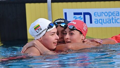 Lisa Mamie, Martina Carraro, ir Kotryna Tetervkova (kairėje)