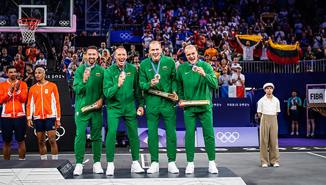 Šarūnas Vingelis, Evaldas Džiugys, Aurelijus Pukelis, Gintautas Matulis pasipuošė bronzos medaliais krepšinio 3x3 varžybose Paryžiaus olimpinėse žaidynėse.