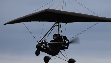 Ultralengvųjų orlaivių pasaulio čempionate Lietuvos atstovas Maksim Urasov antrą kartą iš eilės vienviečių motoskraidyklių klasėje tapo pasaulio čempionu.