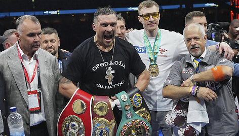 Oleksandras Usykas įveikė Danielį Dubois.