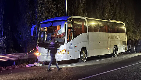 Pistojos komandos sirgalių autobusas buvo apmėtytas akmenimis po rungtynių su Riečio klubu.