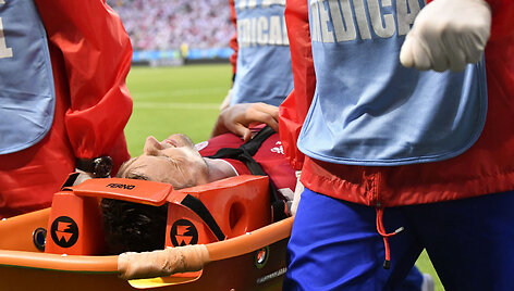 Danijos rinktinės saugas Williamsas Kvistas patyrė traumą rungtynėse su Peru.