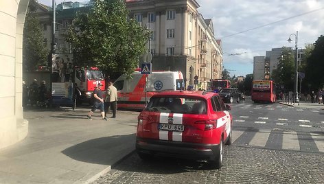 Dėl įtartino kvapo Vilniaus centro parduotuvėje „Zara“ – ugniagesių sujudimas