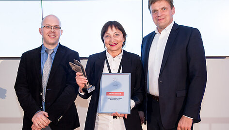 Fizikos nomaciija.I&scaron; kairės M. Vengris, V. Birenienė, M. Glodas
