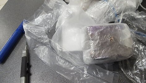 Kartu su prancūzų kolegomis, muitinės kriminalistai likvidavo gerai užsimaskavusių narkotikų kontrabandininkų grupuotę