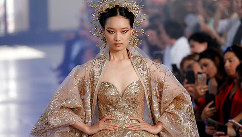 &bdquo;Elie Saab&ldquo; 2019&ndash;2020 m. rudens ir žiemos auk&scaron;tosios mados kolekcijos modelis