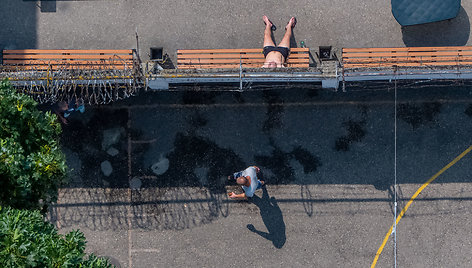 Dronu užfiksuotas kalinių gyvenimas