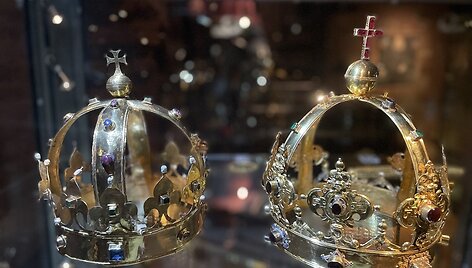 Karstuose rastos Kotrynos Jogailaitės ir Jono III karūnos Upsalos katedros lobyne (&Scaron;vedija)