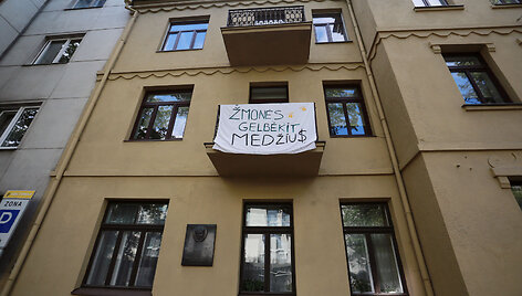 Kauniečiai protestavo prie&scaron; medžių pjovimą mieste