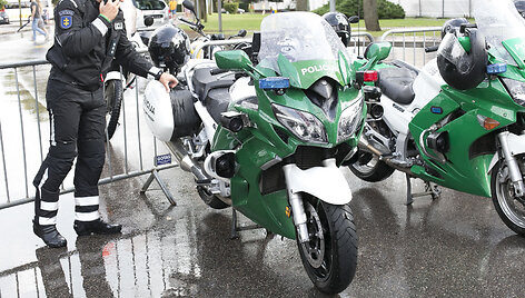 Greitį matuojantis kelių policijos motociklas