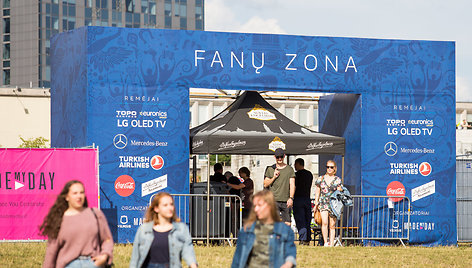 Futbolo fanų zona prie Baltojo tilto