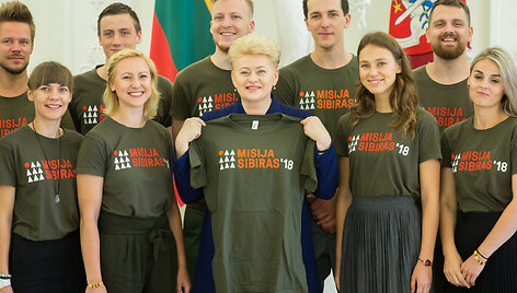 Dalia Grybauskaitė ir  &bdquo;Misija Sibiras 18&ldquo; dalyviai