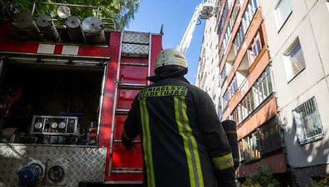 Ukmergėje vyras padegė butą ir nudegė pats