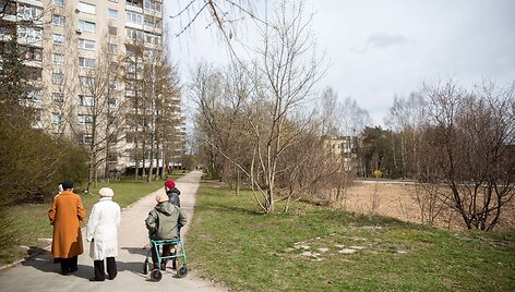 Sutvarkyta nugriauto pastato teritorija Žirmūnuose