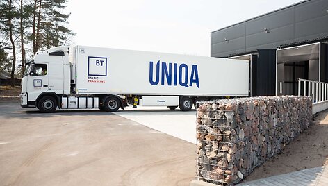 &bdquo;Uniqa&ldquo; natūralaus mineralinio vandens gamyklos atidarymo akimirka