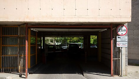 Rinktinės gatvės daugiaauk&scaron;tė automobilių stovėjimo aik&scaron;telė