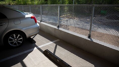 Naujoji daugiaauk&scaron;tė automobilių stovėjimo aik&scaron;telė Santari&scaron;kėse
