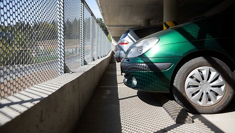 Naujoji daugiaauk&scaron;tė automobilių stovėjimo aik&scaron;telė Santari&scaron;kėse