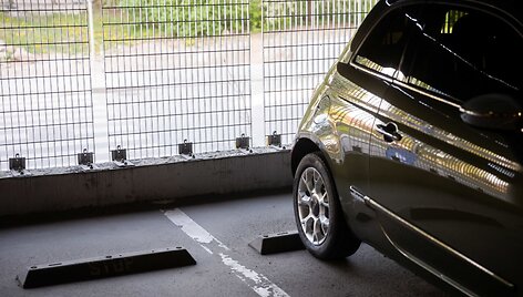 Verslo centro &bdquo;3 burės&ldquo; daugiaauk&scaron;tė automobilių stovėjimo aik&scaron;telė