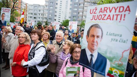 Judėjimo &bdquo;Lietuva yra čia&ldquo; akcija prie&scaron; paskutiniuosius kandidatų debatus